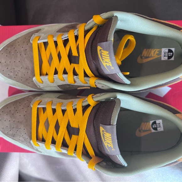 Nike Dunk Low SE - Dusty Olive/Pro Gold - Picture 2 of 14